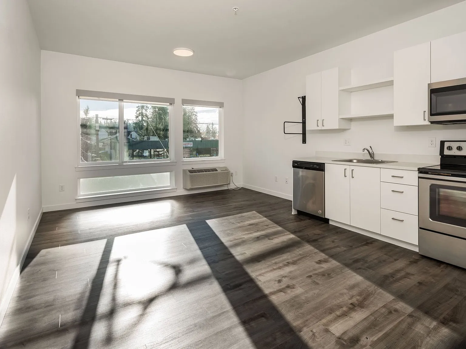 54 Woodstock Apartments~ Great Location ~Vibrant Neighborhood — Photo 3