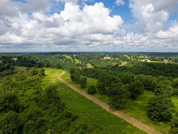 4th image of 121 Legacy Farm Rd