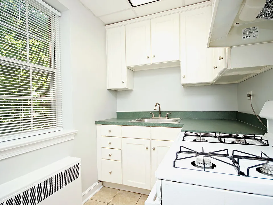 32 University Cir #205