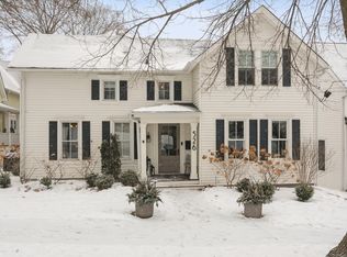 526 S Grove Ave, Barrington, IL 60010