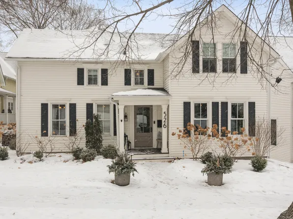 526 S Grove Ave, Barrington, IL 60010