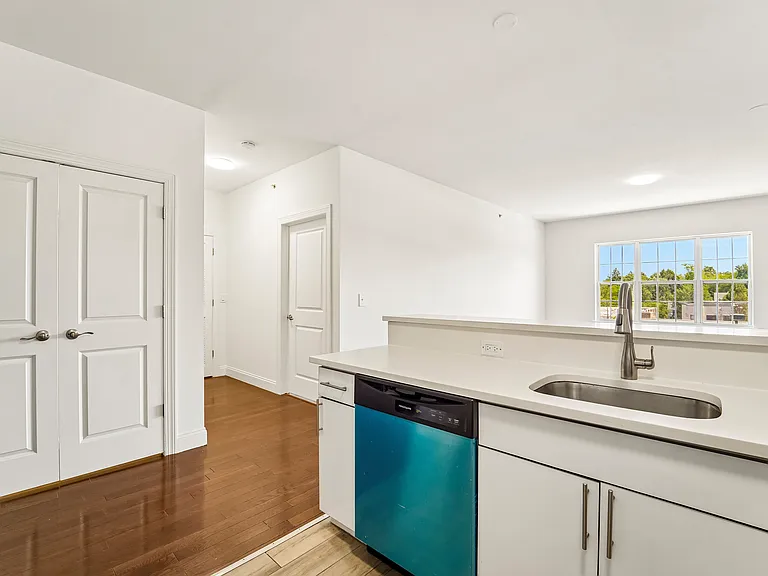 111 Glenwood — Photo 22