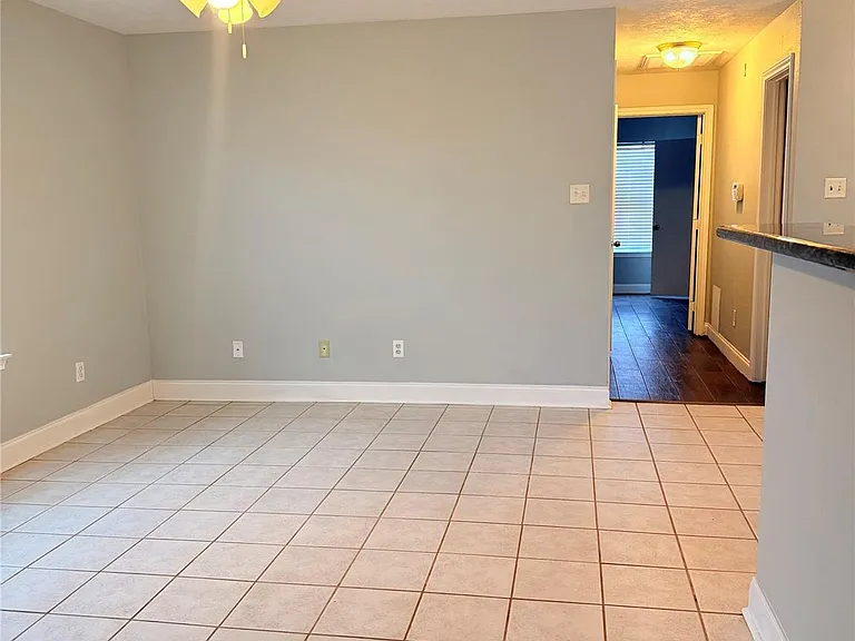 320 Willowick St — Photo 6