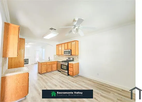 1901 Yarnell Way — Photo 4