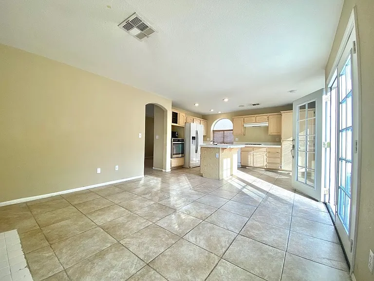 8009 Dover Shores Ave — Photo 14