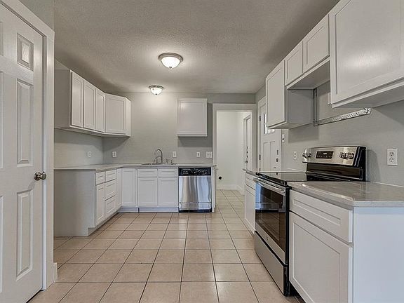 2nd image of 702 Southwood Dr