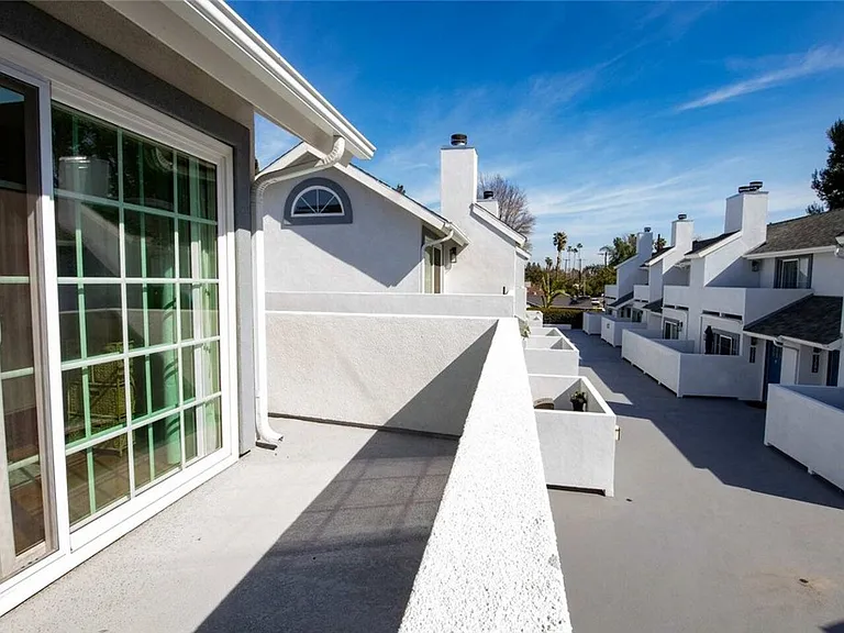 7310 Balboa Blvd #F — Photo 35