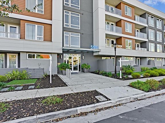 3rd image of 5951 Sunstone Dr Unit 220