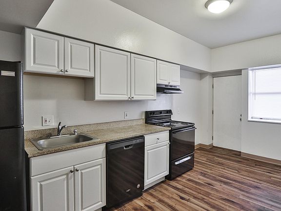 5th image of 5527 Pershing Ave APT 31