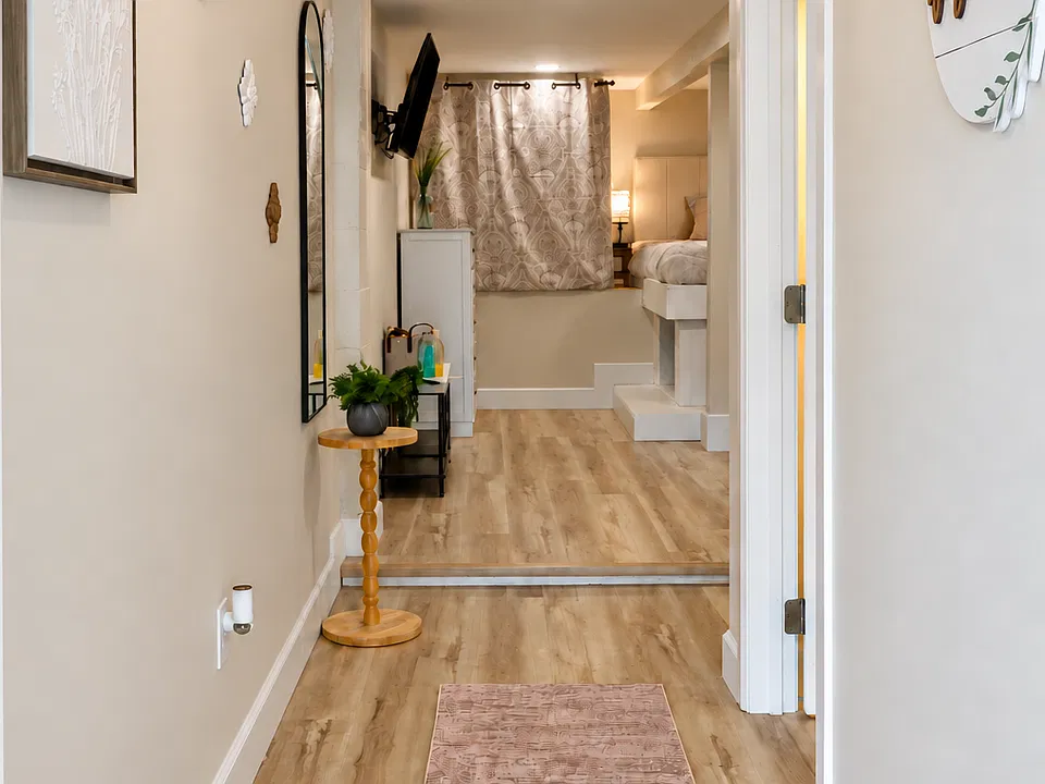 44 Barton Ave #2