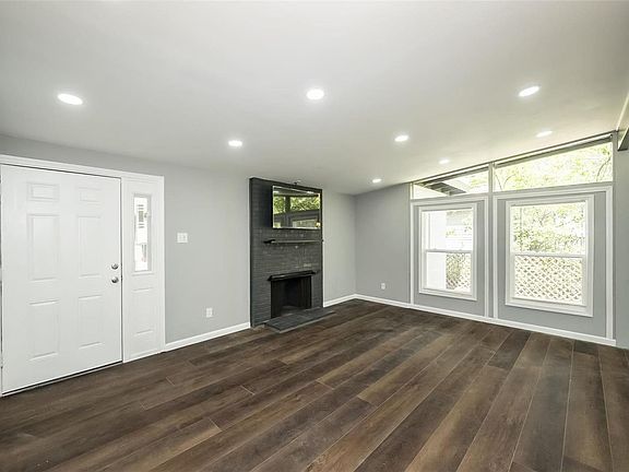 2nd image of 820 Saint Anthony Ln