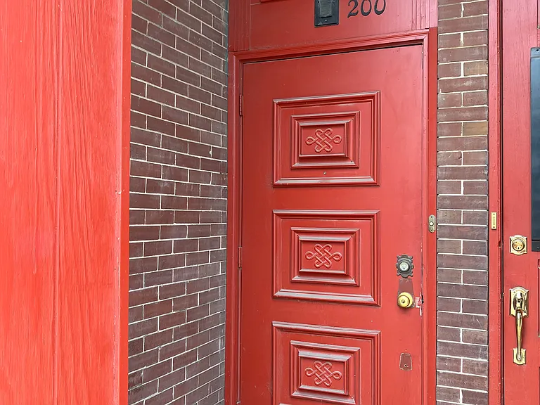 200 N Main St — Photo 1