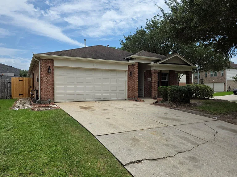 4702 Pin Oak Creek Ln — Photo 2