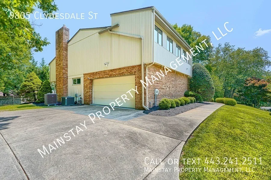 5 Bedrooms + 2 Bonus Rooms in Prime Location! — Photo 3