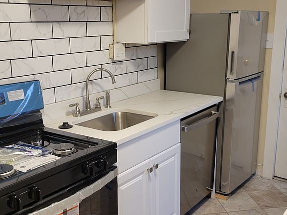 4th image of 1415 N Vine St #8