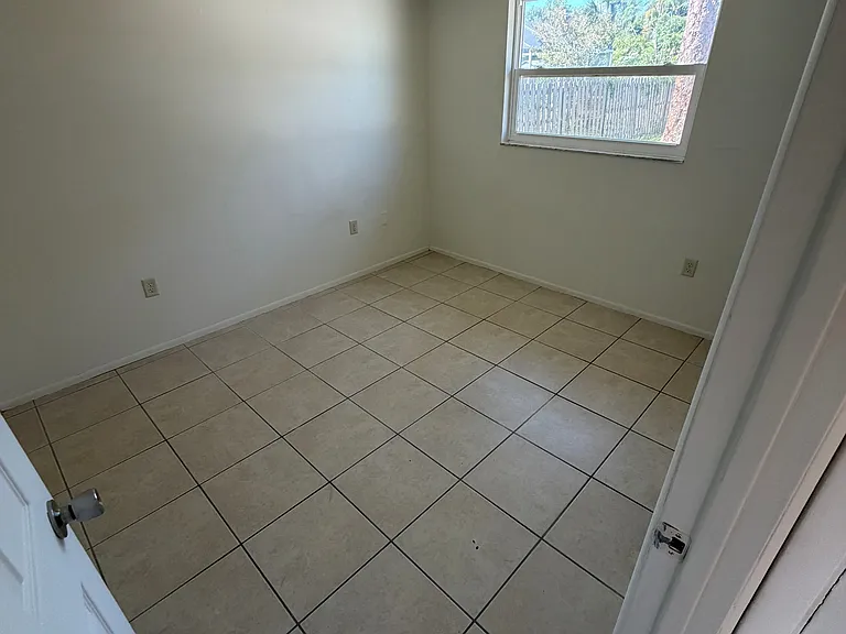 604 Poinciana Rd — Photo 4