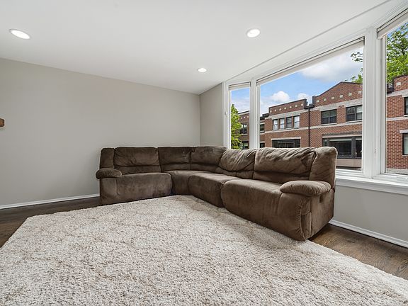 5th image of 2720 N Greenview Ave #C