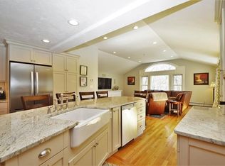 11 Wampanoag Dr, Franklin, MA 02038