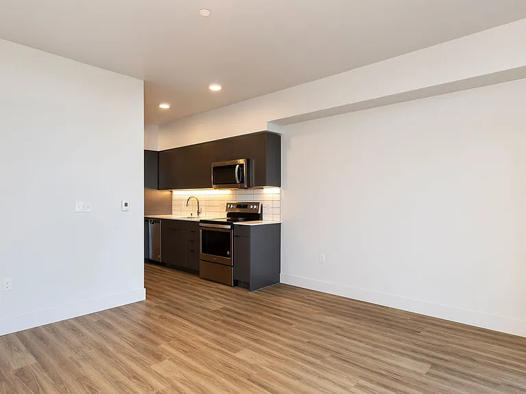 Adell Apartments — Photo 25