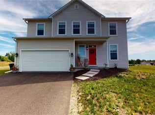 5570 Rolling Meadows Way, Camillus, NY 13031