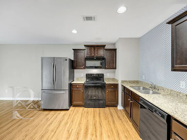 107 Nobility Dr — Photo 4