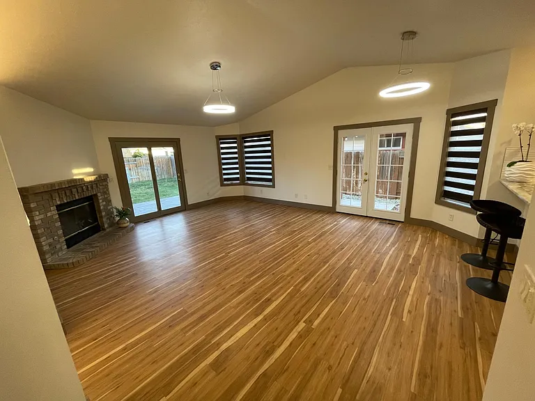 1012 N Silver Ash Ave — Photo 3