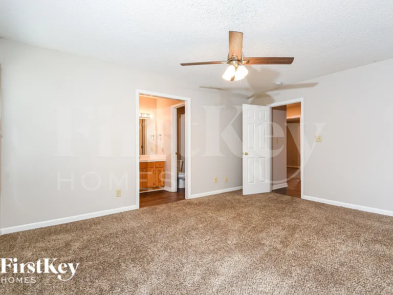 2055 Ardmore Village Ln — Photo 10
