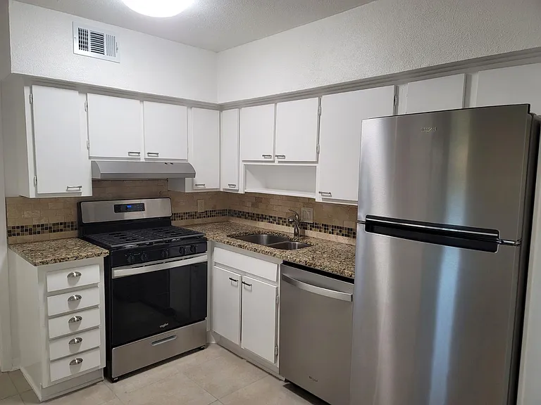 2308 Barton Village Cir #102 — Photo 2