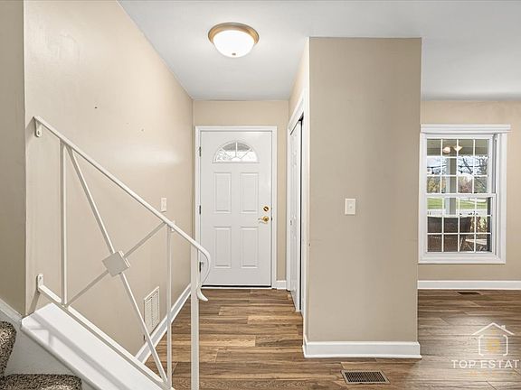 4th image of 924 Thornton Ln