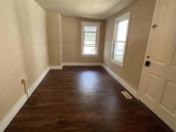 3rd image of 142 N Newberry St