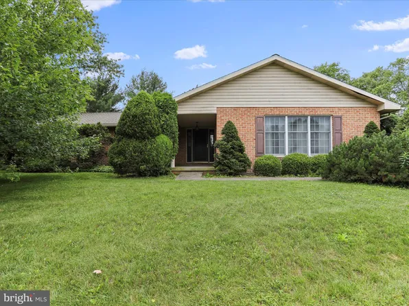 11490 Blue Mountain Dr, Waynesboro, PA 17268