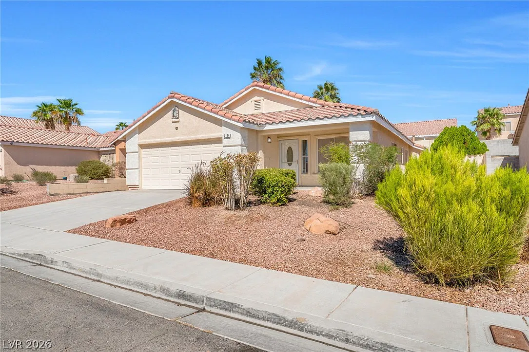 3 bed, 2.0 bath, 1426 sqft, $1,900 — Photo 2