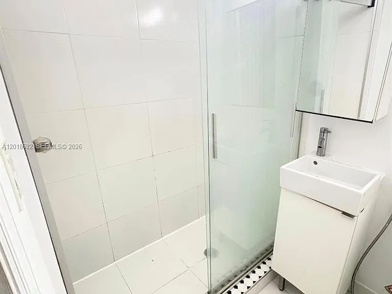 1611 Michigan Ave #4 — Photo 11
