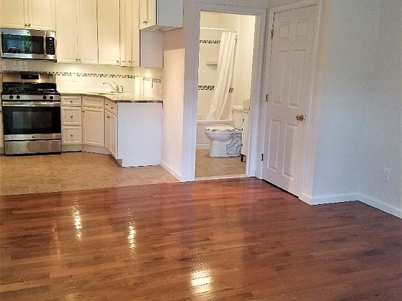 3rd image of 19 W Abington Ave Floor 1
