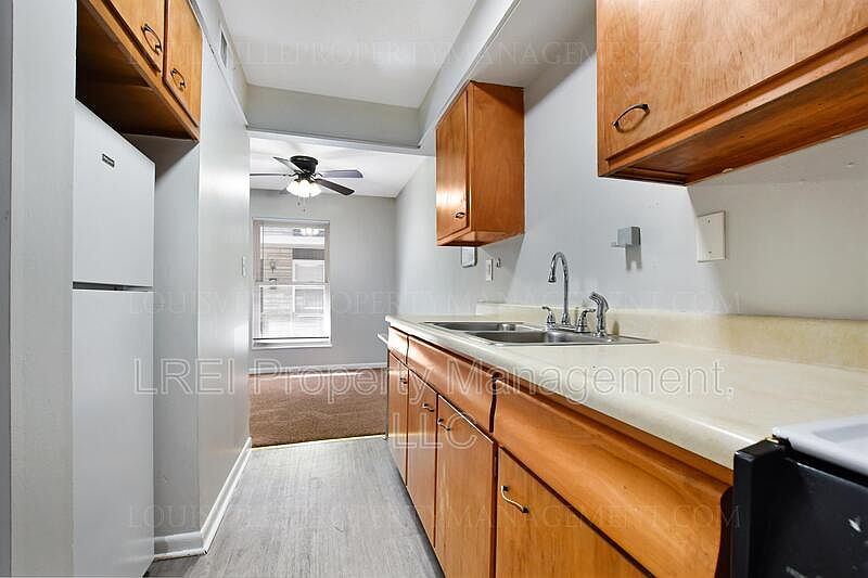 Parkway Plaza 4604 Southern Parkway A5 Apartments Louisville, KY