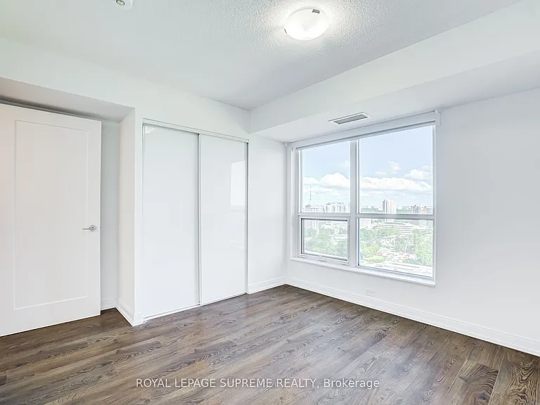 275 Village Green Sq #1920 — Photo 26