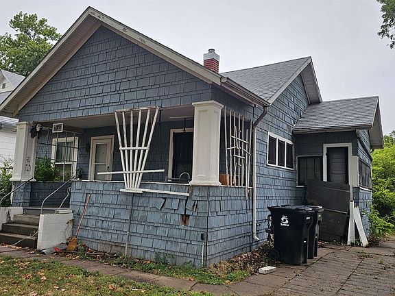 2nd image of 526 Charles St