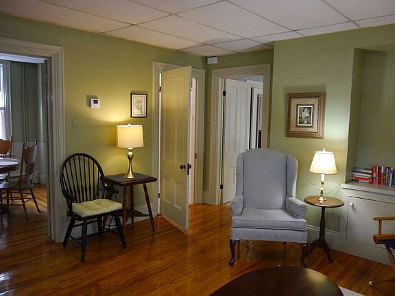 4th image of 9 Cedar St
