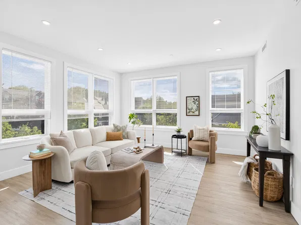 1246 Broadway #3, Somerville, MA 02144