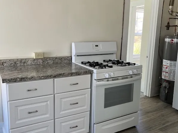 61 Grove St #3, Brattleboro, VT 05301