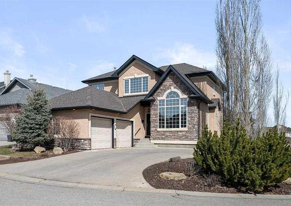 1st image of 32 S Evercreek Bluffs Cres SW