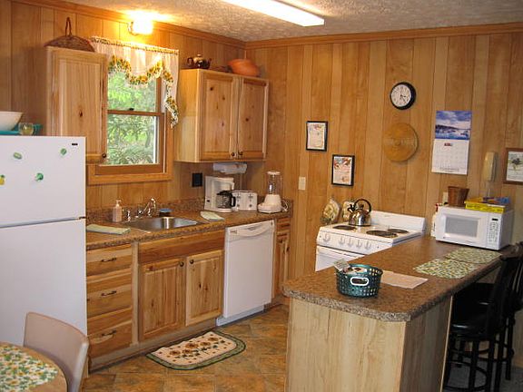 4th image of 160 Ivy Ln