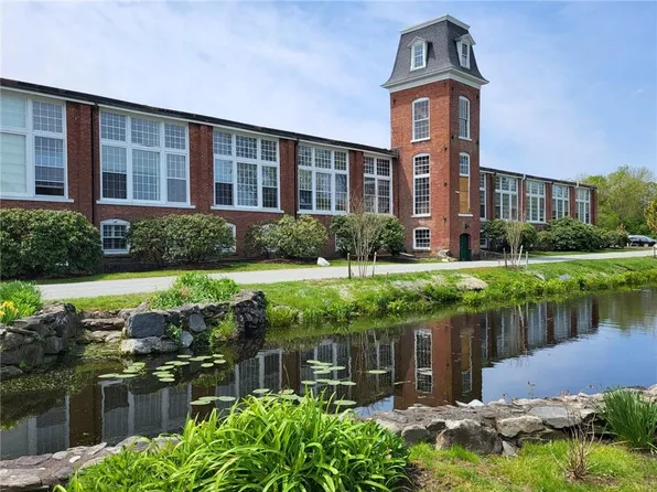 40 Web Ave APT 203, North Kingstown, RI 02852