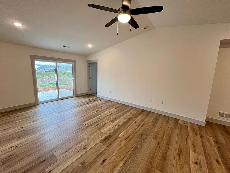 4650 Pierce Dr — Photo 8