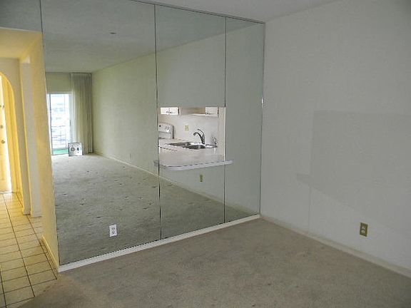 5th image of 29 Yacht Club Dr APT 207