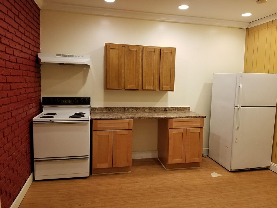 1st image of 302 E Main St #10445729