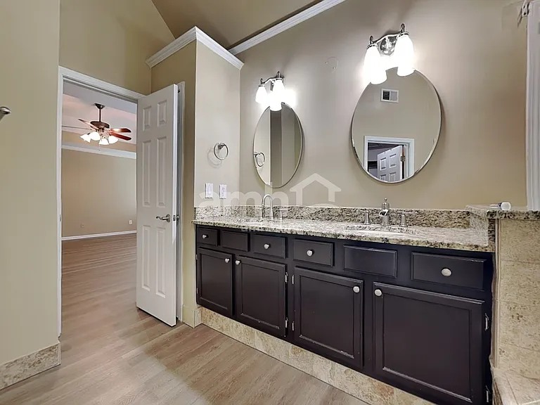 6105 Braidwood Ct — Photo 14