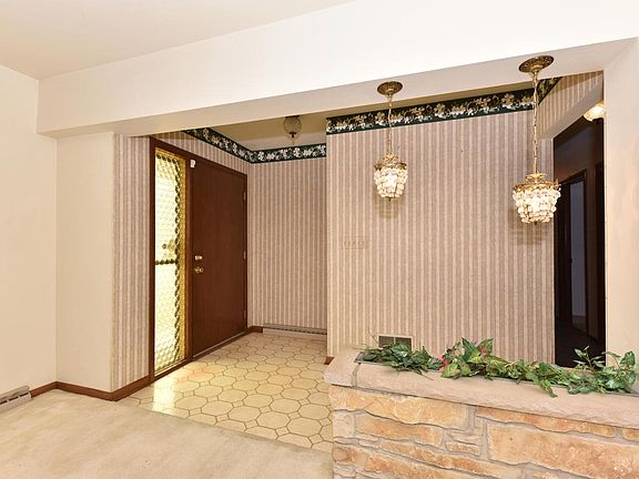 5th image of 6843 N Park Manor DRIVE