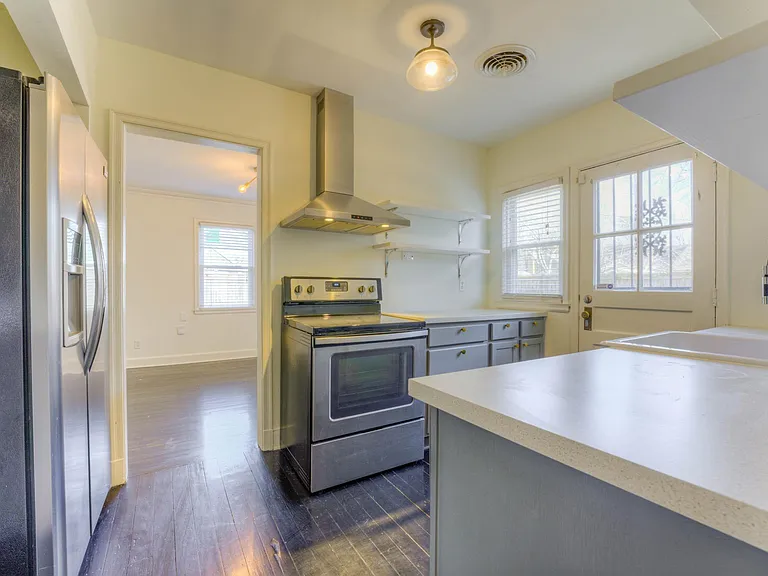 272 Aurora Cir — Photo 3