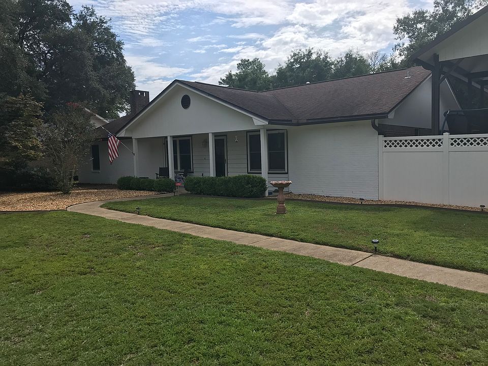 2nd image of 100 Oak Shores Dr